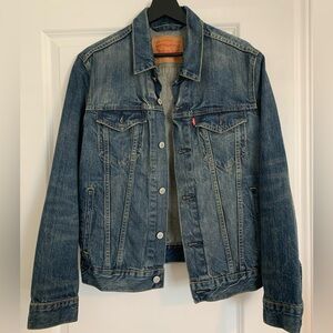 Levi’s denim trucker jacket - small